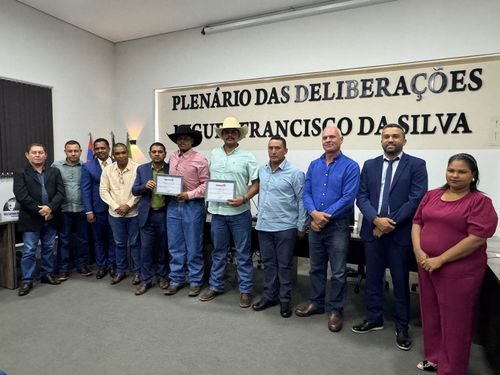 Câmara Municipal de Taquarussu realiza sessão solene para entrega de moções de parabenização.
