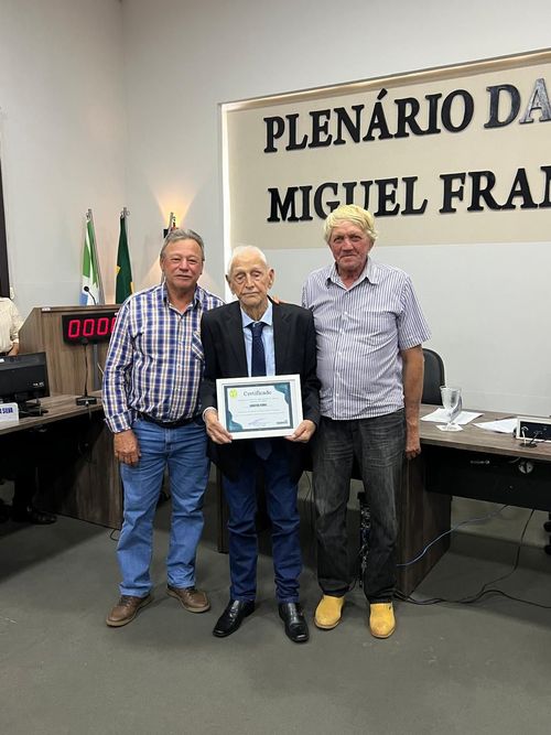 Câmara Municipal de Taquarussu homenageia Senhor Sebastião Perigo com título de cidadão honorário*