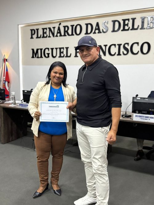 Câmara Municipal promoveu uma sessão solene especial em homenagem aos dedicados auxiliares de creche, e ao Secretario de Educação, Cultura e Esporte Daniel Berto pela organização da 4ª Fejutexas.