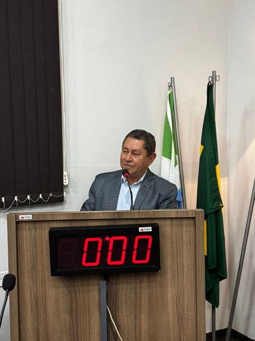 Câmara Municipal promoveu uma sessão solene especial em homenagem aos dedicados auxiliares de creche, e ao Secretario de Educação, Cultura e Esporte Daniel Berto pela organização da 4ª Fejutexas.