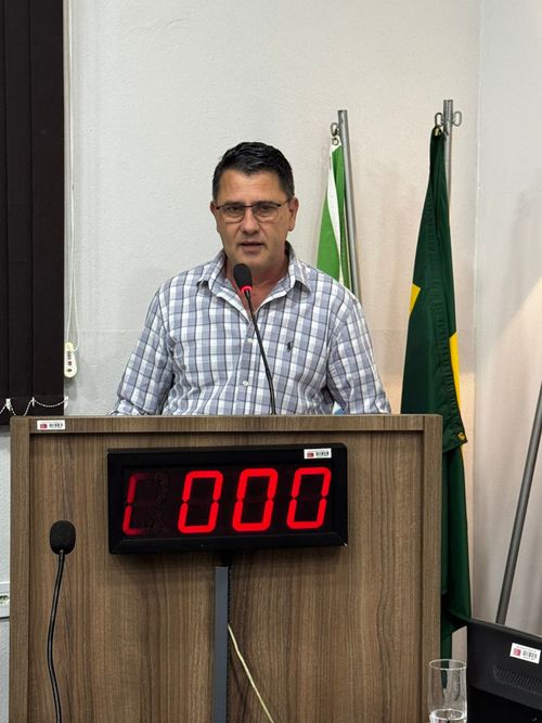 Câmara Municipal promoveu uma sessão solene especial em homenagem aos dedicados auxiliares de creche, e ao Secretario de Educação, Cultura e Esporte Daniel Berto pela organização da 4ª Fejutexas.
