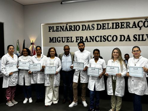 *Câmara realiza sessão solene em homenagem aos enfermeiros e técnicos de enfermagem pelo trabalho durante a COVID-19*