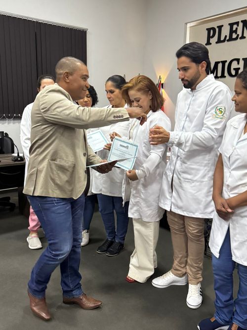 *Câmara realiza sessão solene em homenagem aos enfermeiros e técnicos de enfermagem pelo trabalho durante a COVID-19*