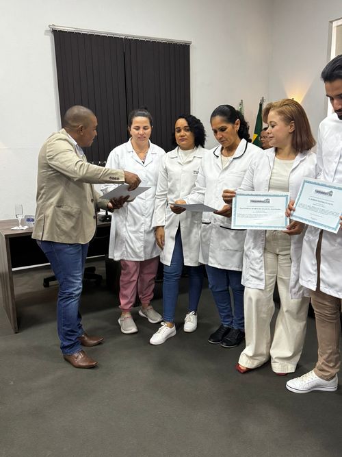 *Câmara realiza sessão solene em homenagem aos enfermeiros e técnicos de enfermagem pelo trabalho durante a COVID-19*