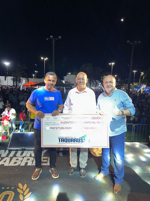 Câmara Municipal custeia show da dupla Antony e Gabriel em Taquarussu  Na noite do último sábado, 27 de dezembro, Taquarussu foi palco de mais uma grande atração cultural dentro das festividades de fim de ano. Em frente ao Paço Municipal, a população acompanhou apresentações de artistas locais e o show da dupla Antony e Gabriel.