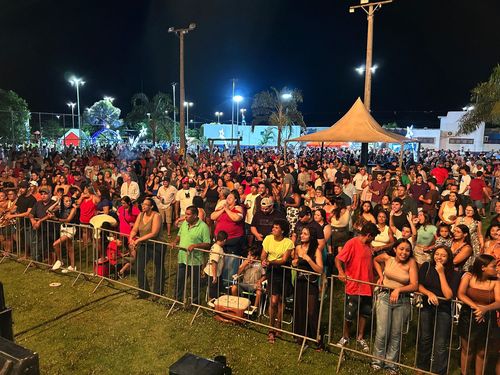 Câmara Municipal custeia show da dupla Antony e Gabriel em Taquarussu  Na noite do último sábado, 27 de dezembro, Taquarussu foi palco de mais uma grande atração cultural dentro das festividades de fim de ano. Em frente ao Paço Municipal, a população acompanhou apresentações de artistas locais e o show da dupla Antony e Gabriel.